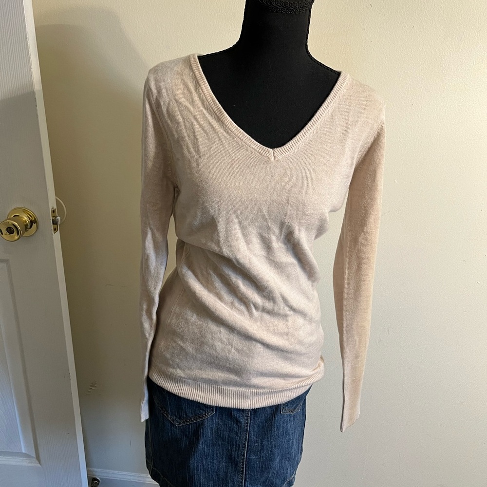New York & Company Classic V-Neck Lightweight Sweater in Soft Beige